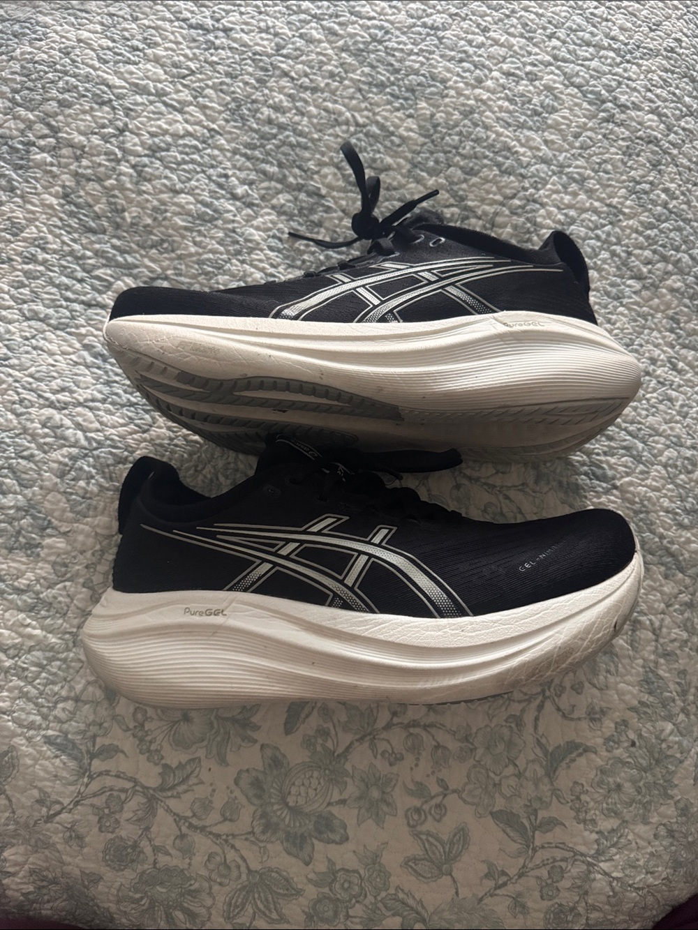 Asics Men’s Black and White Running Shoes Gel Nimbus 27